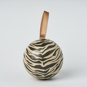 Gåva Gifting Tiger Print Filled Christmas Baubles